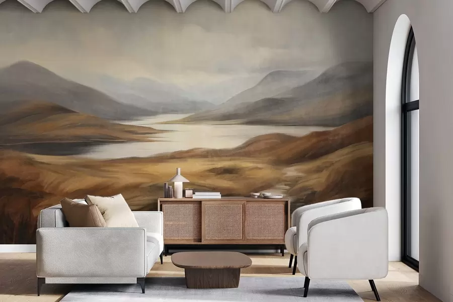 Fotobehang Een landschap met reliëf, een meer omringd door heuvels en bergen onder een bewolkte hemel met droog gras w09756