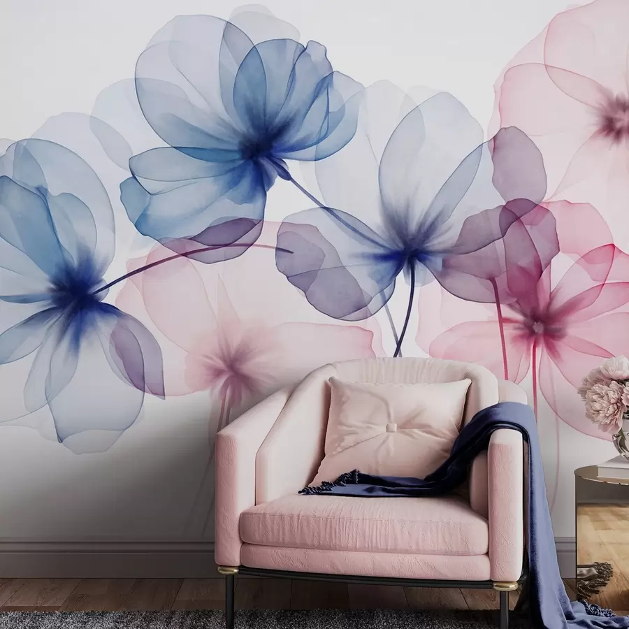 Fotobehang Doorschijnende, gestructureerde blauwe en roze bloemen op een lichte achtergrond, met elkaar overlappende delicate bloemblaadjes w09892