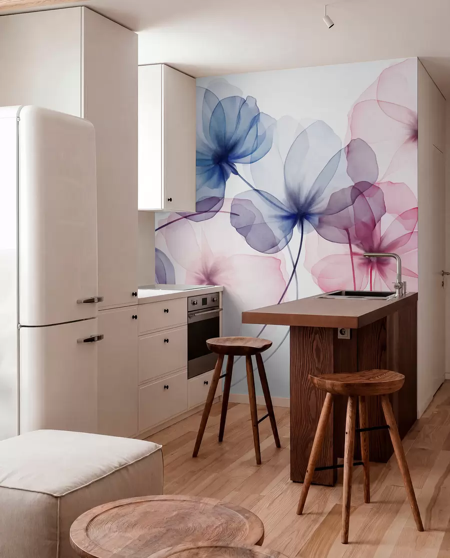 Fotobehang Doorschijnende, gestructureerde blauwe en roze bloemen op een lichte achtergrond, met elkaar overlappende delicate bloemblaadjes w09892