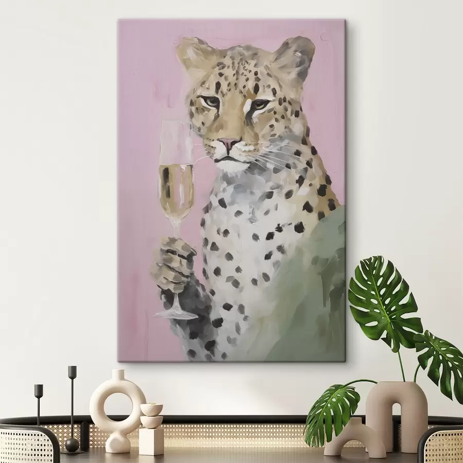  Schilderijen Schilderij van een luipaard met een glaswerk in zijn poot s49511