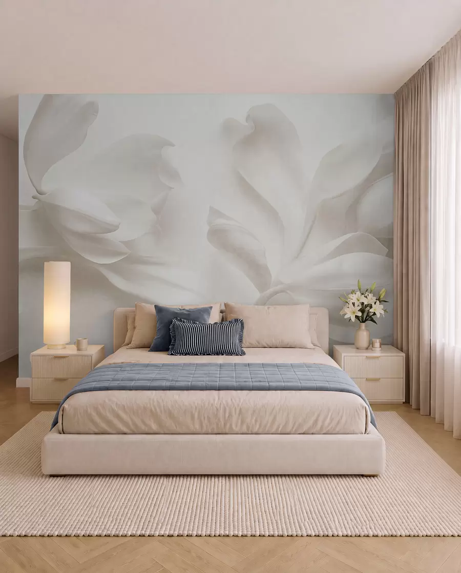 Fotobehang Witte magnoliabloemen met een gestructureerd oppervlak en delicate bloemblaadjes, tegen een vage, lichte achtergrond w09771