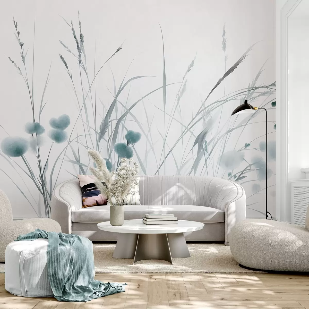 Fotobehang Hoog gras en kleine blauwe wilde bloemen tegen een lichte achtergrond, in een boho-stijl met veel textuur w09902v1