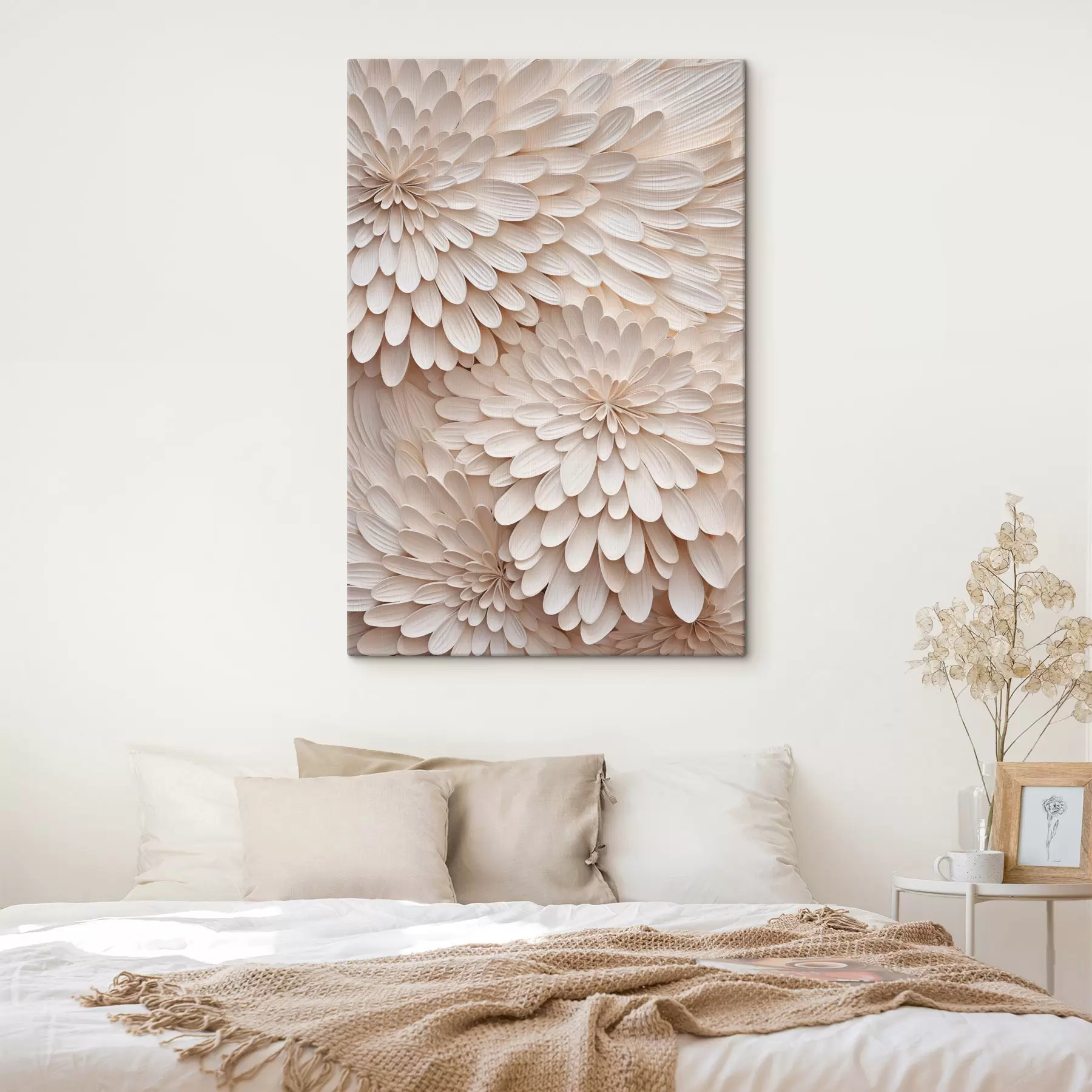  Schilderijen Gelaagde, crèmekleurige bloemblaadjes die abstracte bloemvormen vormen, kunst met textuur s49769