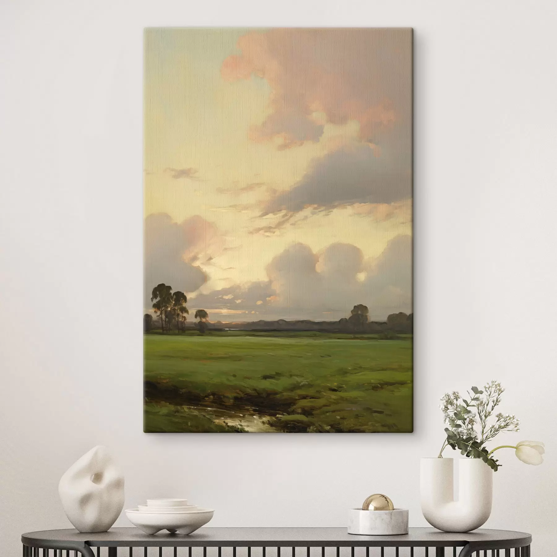  Schilderijen Een landschap met een grasveld en bomen in de verte, een bewolkte hemel s49773