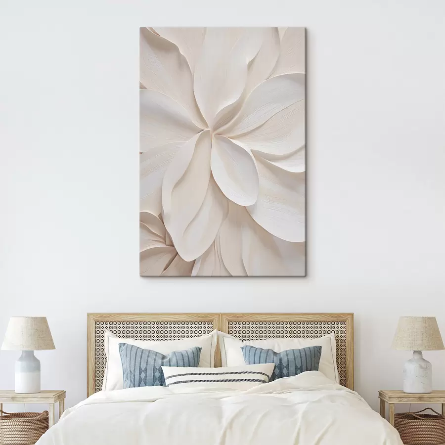  Schilderijen Abstracte, grote, roomwitte bloem met delicate, gelaagde bloemblaadjes s49791