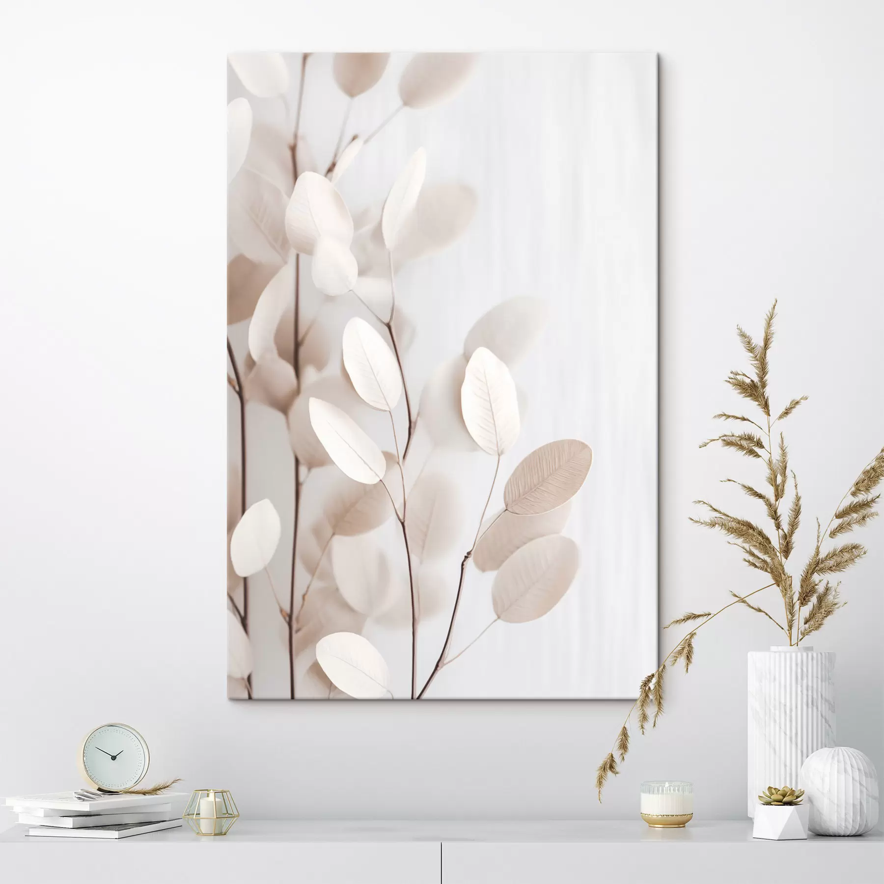  Schilderijen Lichtbeige eucalyptusbladeren tegen een lichte, gestructureerde achtergrond s49793