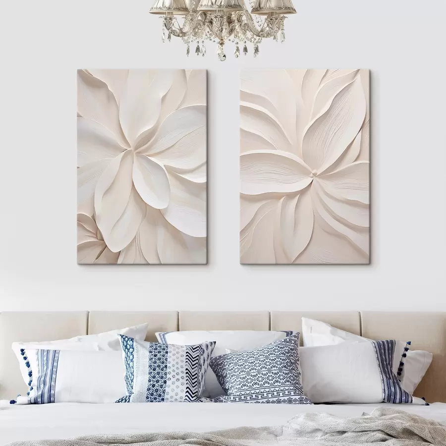  Schilderijen Abstracte, grote, roomwitte bloem met delicate, gelaagde bloemblaadjes m30691