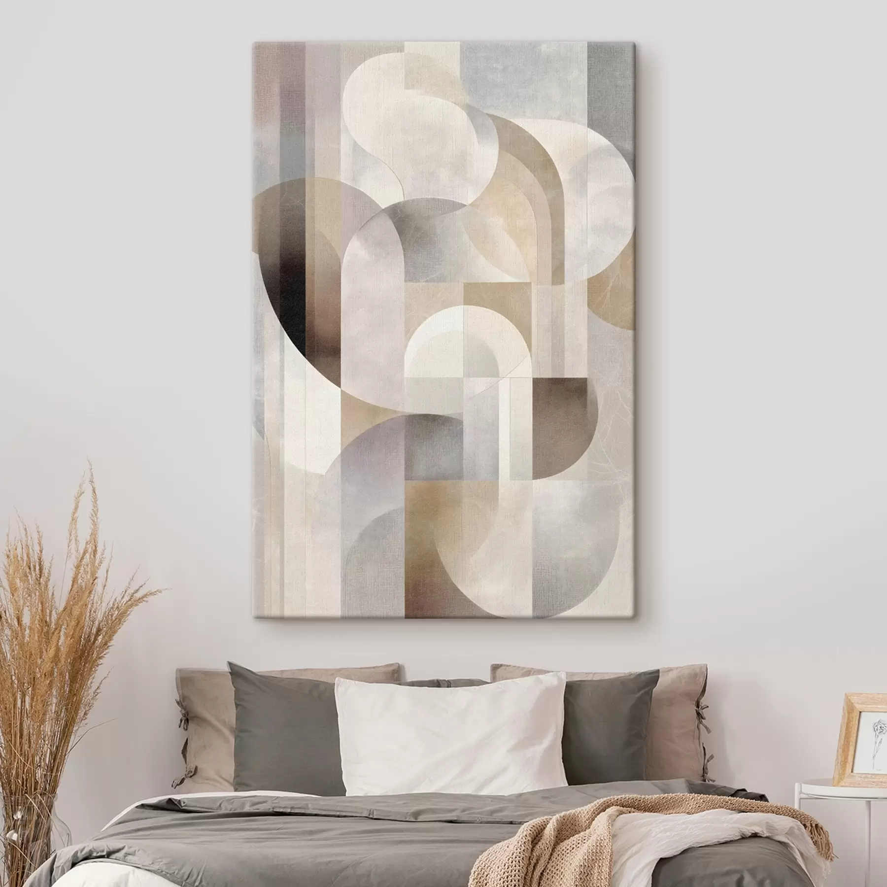  Schilderijen Een minimalistische, geometrische, abstracte compositie, uitgevoerd in een palet van zachte tinten beige, crème, grijsbruin en grijsbeige s49876
