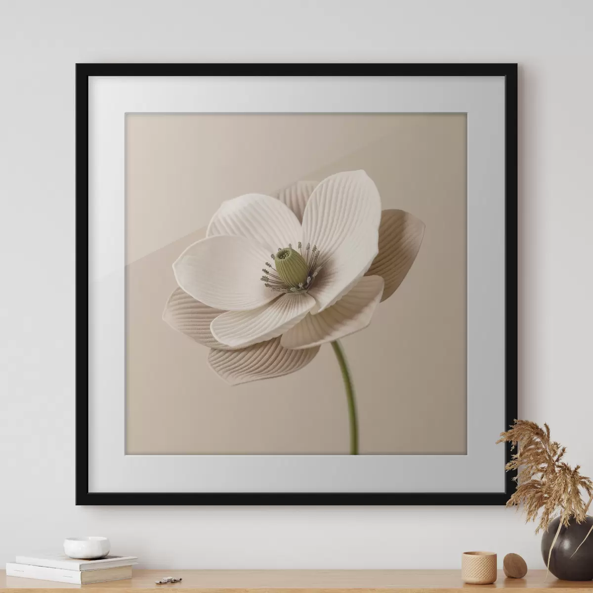 Poster Bloem met gestructureerde bloemblaadjes in een beige kleurenpalet, in minimalistische stijl f49719