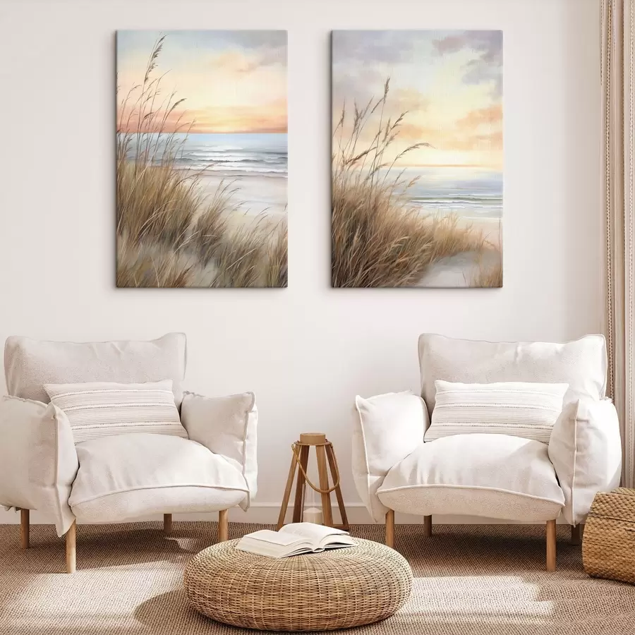  Schilderijen Hoog, droog gras op de voorgrond, met daarachter een strand en de zee; een zachte zonsondergang in pastelkleuren m30838