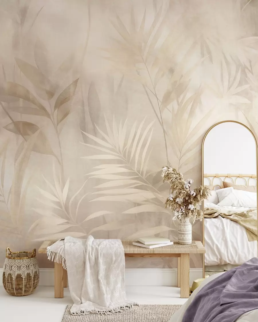 Fotobehang Palmbladeren in ingetogen beige- en crèmekleuren, tegen een zachte achtergrond van een tropisch oerwoud w10023