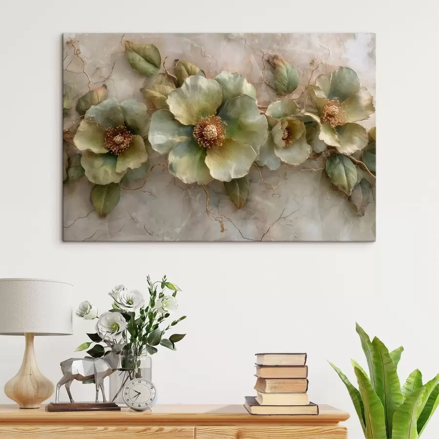  Schilderijen Grote groene bloemen en bladeren tegen een zacht gevarieerde lichte achtergrond s50434