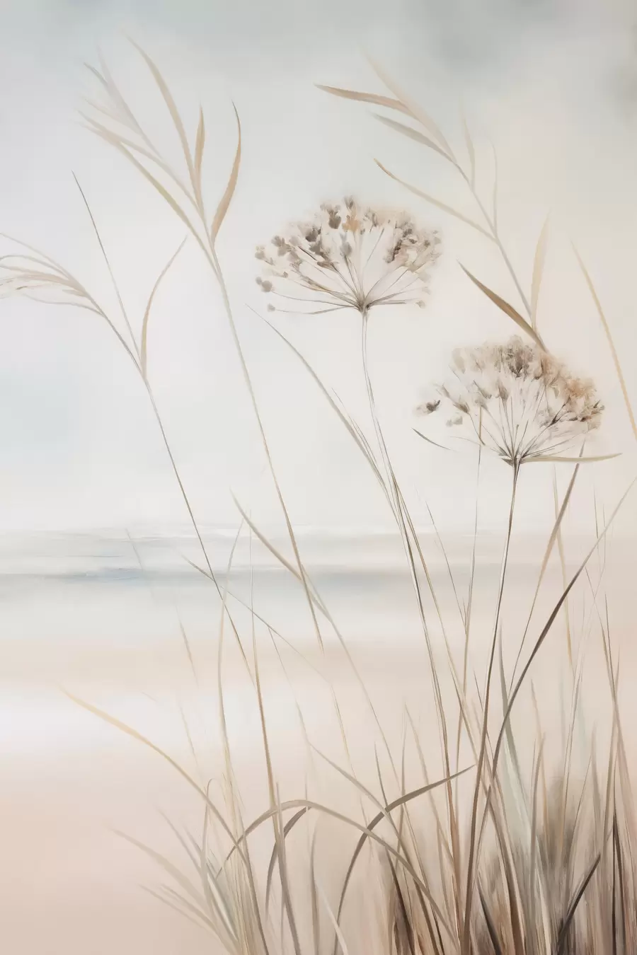 Fotobehang Hoog, droog gras en bloemen in ingetogen beige- en wittinten, met een zachte, wazige achtergrond f50974