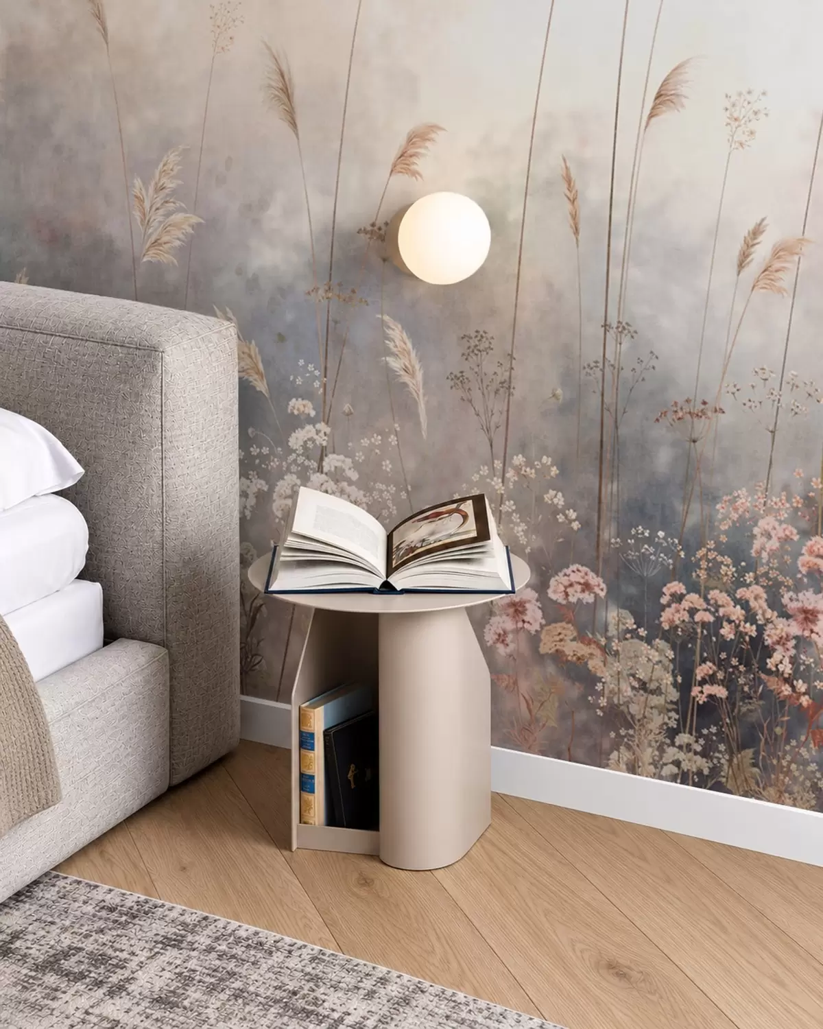 Fotobehang Wilde bloemen en hoog gras in een mistig landschap w05959