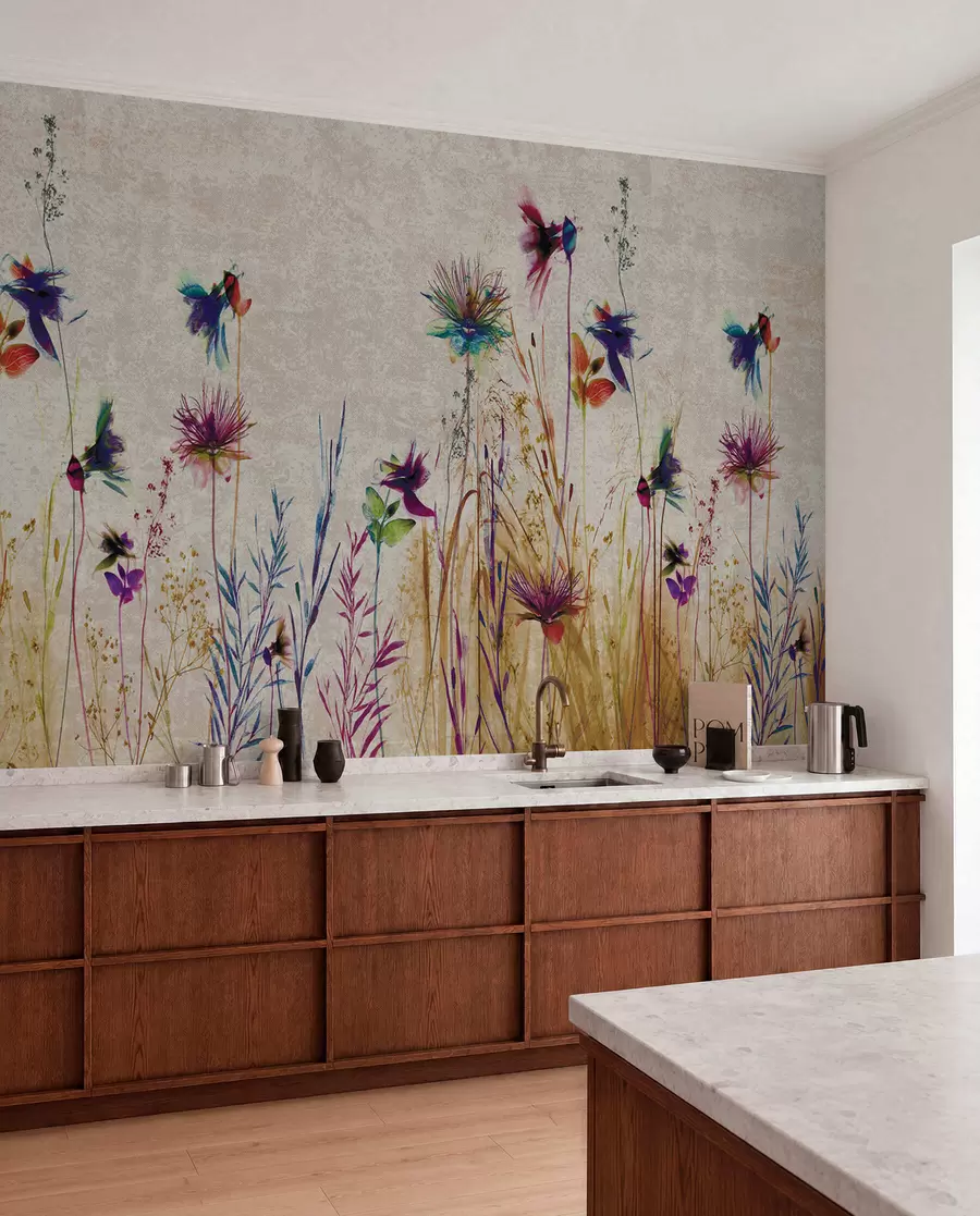 Fotobehang Ongewone hoge bloemen op een beige achtergrond u93672