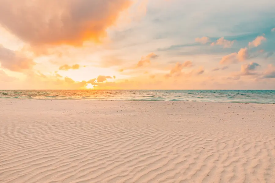 Fotobehang Strand wit zand zee en golven u97894